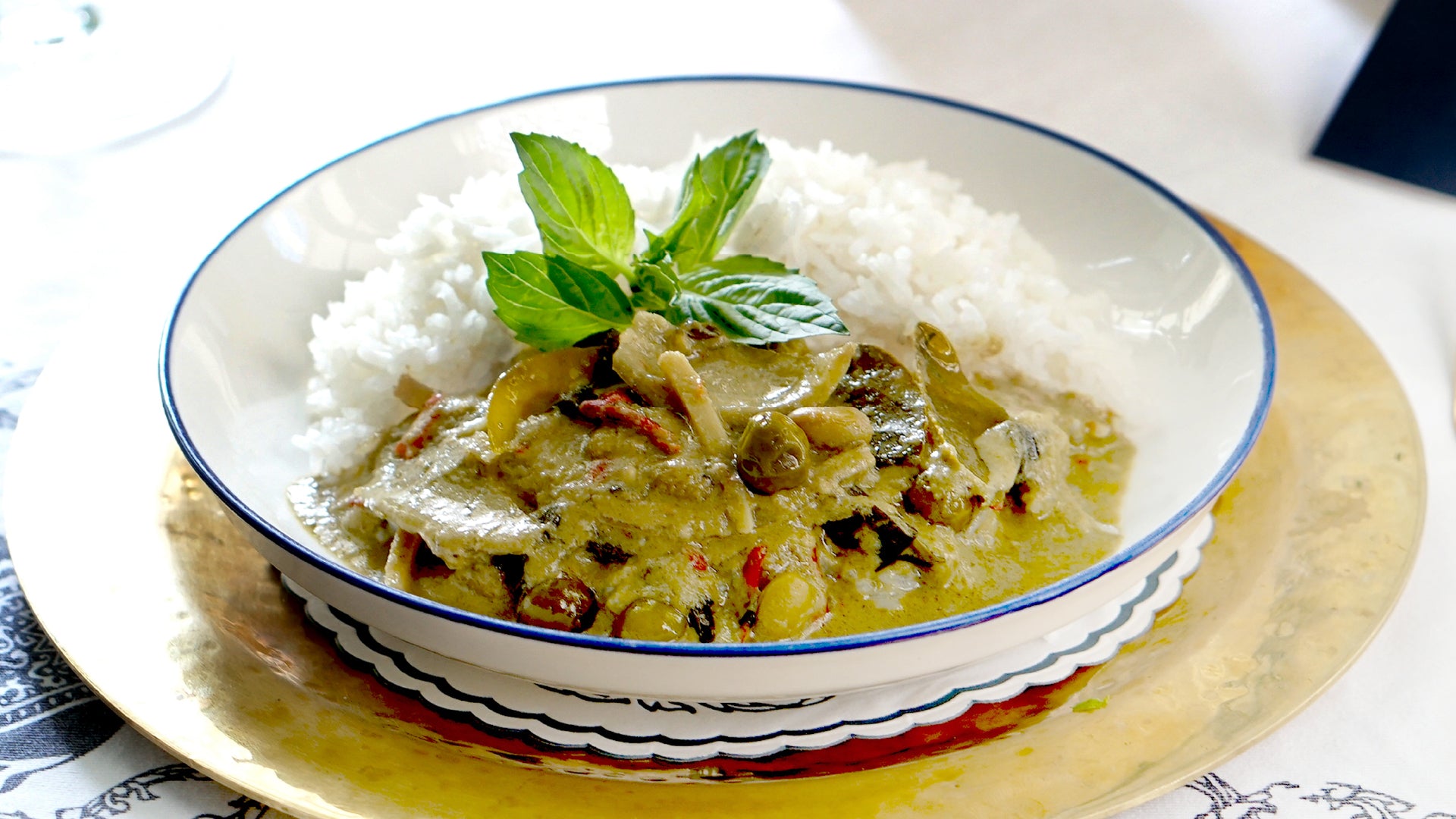 マスターシェフ・ヌーロウのグリーンカレー 180g（1人前レトルトカレー）